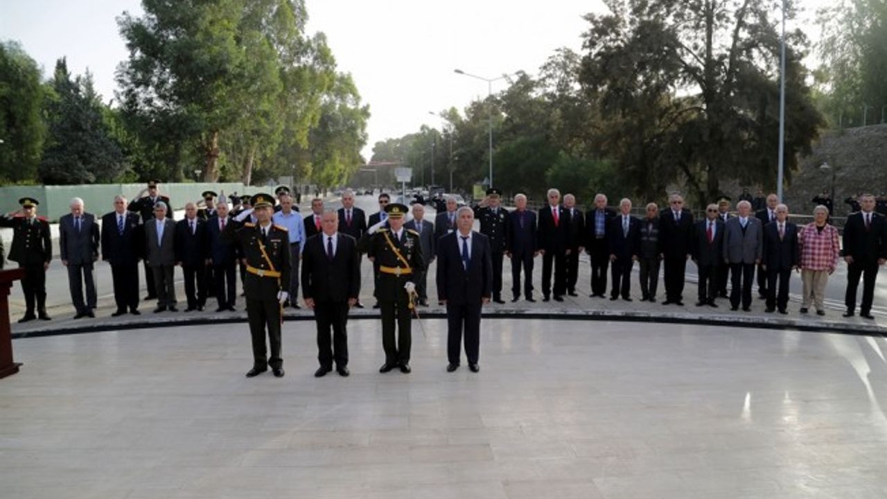 Lefkoşa Şehitler Anıtı'nda tören düzenlendi
