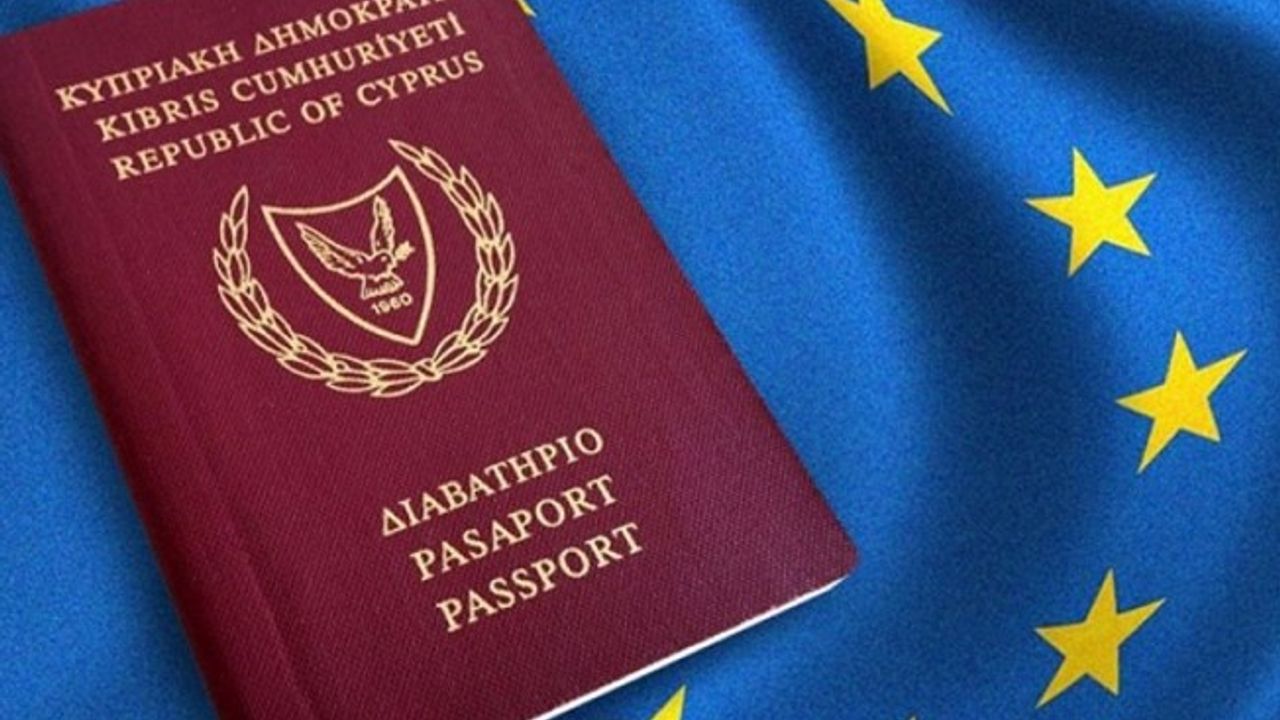 EDEK: Kıbrıs Cumhuriyeti pasaportu ile KKTC yüceltiliyor...