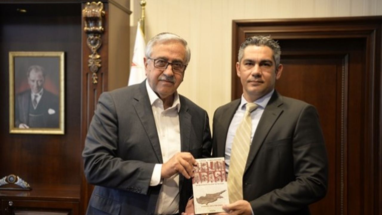 Akıncı, yazar Dr. Turgül Tomgüsehan’ı kabul etti