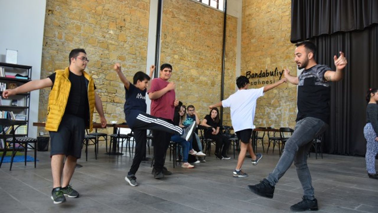 LTB Engelsiz Dans Okulu, halk danslarına başladı