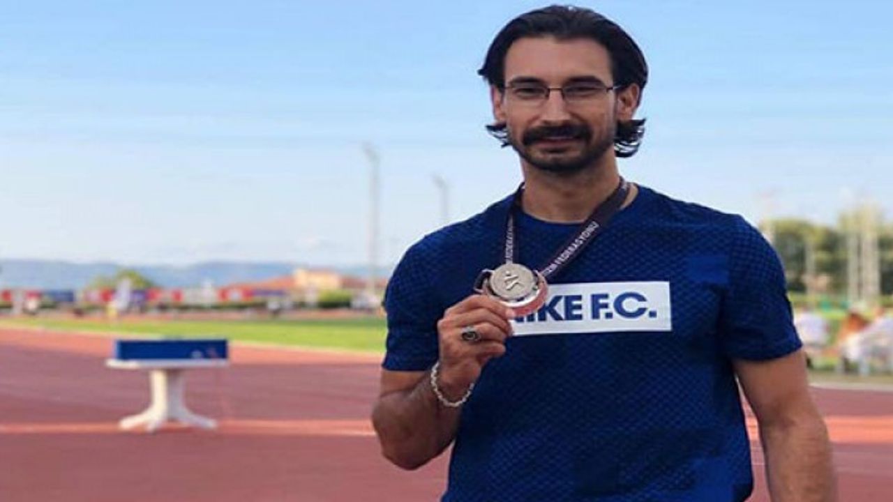 Yiğitcan Hekimoğlu 200 metrede Türkiye ikincisi oldu