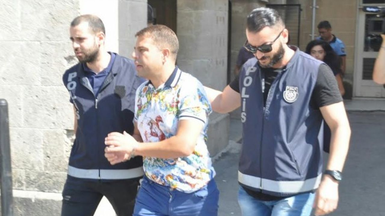 Akacan ve korumalarına 2 yıl hapis!