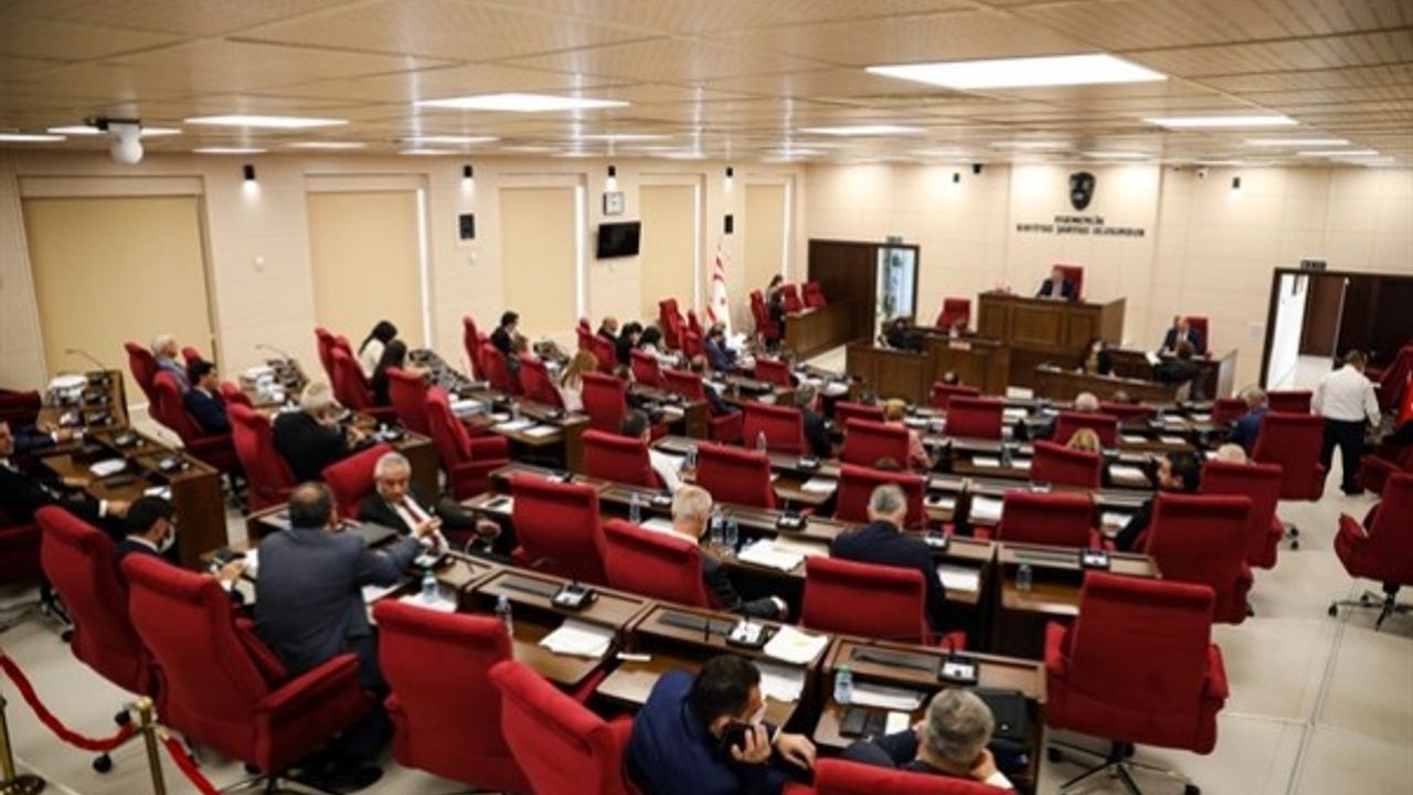 Cumhuriyet Meclisi, iki haftanın ardından toplandı