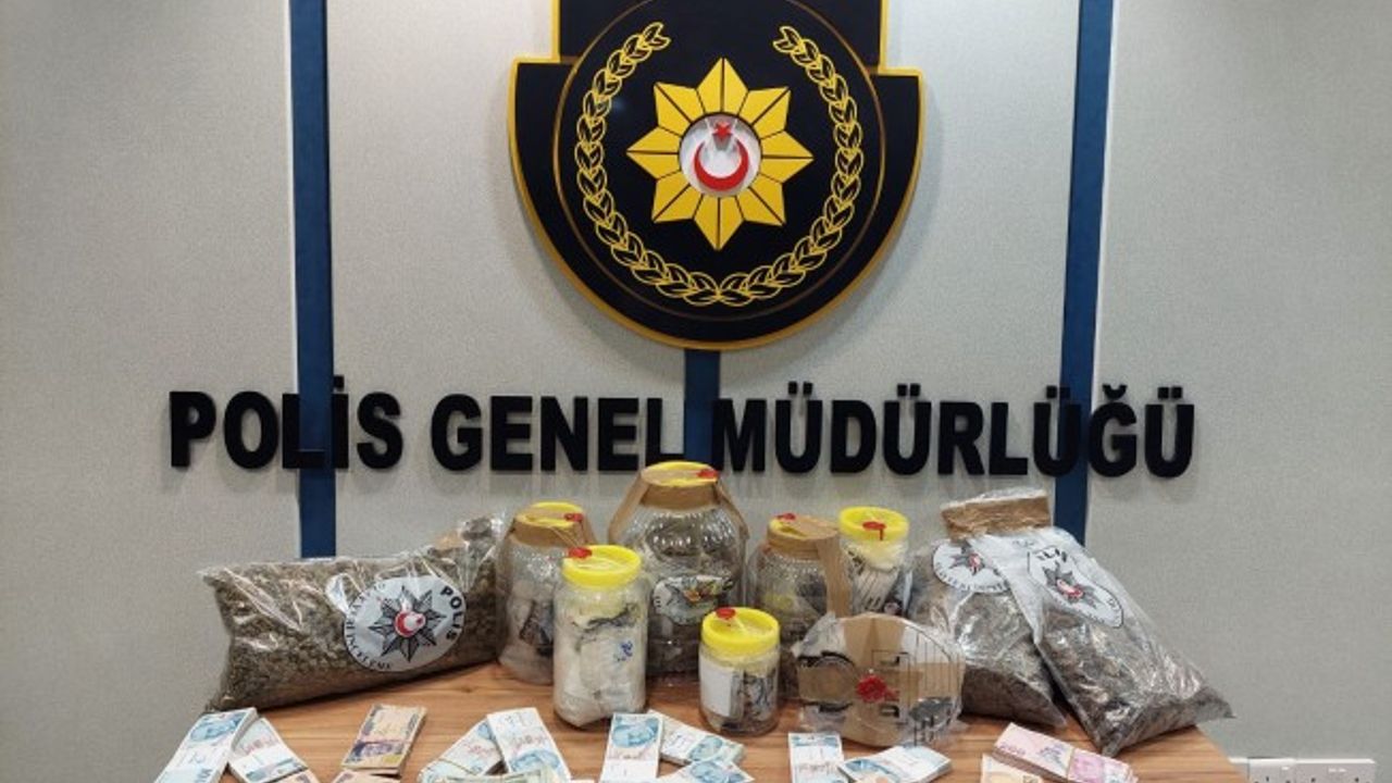 Toplam 8 kilo uyuşturucu ele geçirildi...