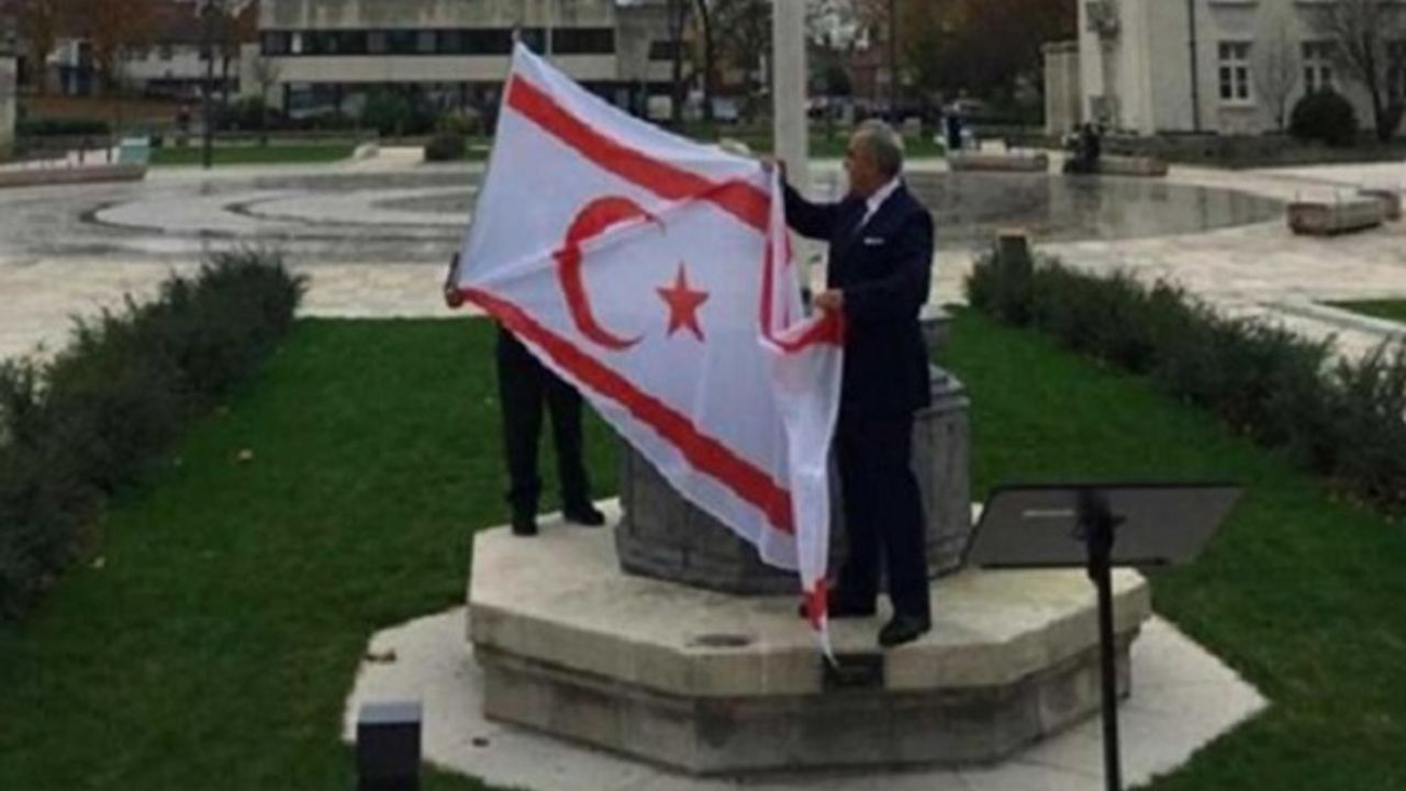 İngiltere'deki Kıbrıslı Türkler Williams'ın istifasını istiyor
