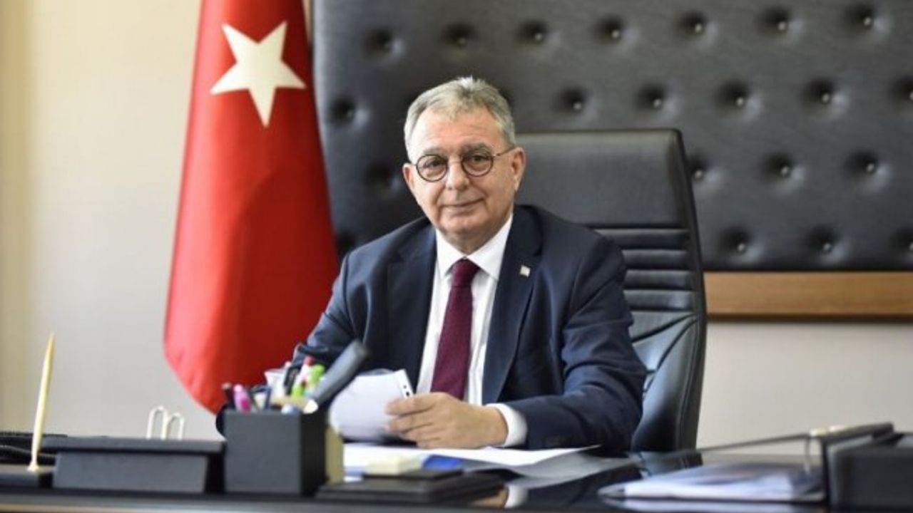 Derviş Gezer yazdı: Kutlu Evren Diye Biri Gerçekten de Yaşıyormuş!