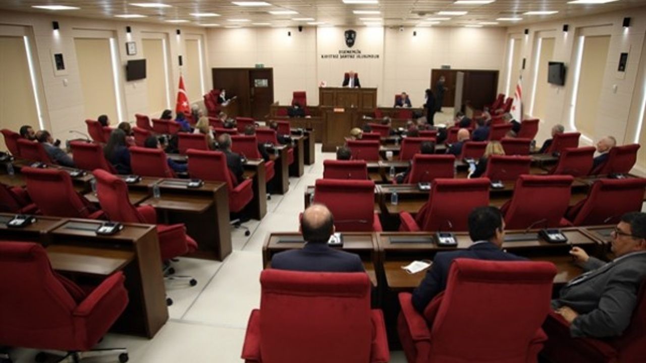Meclis, başkanlık divanı seçimleri gündemiyle toplandı