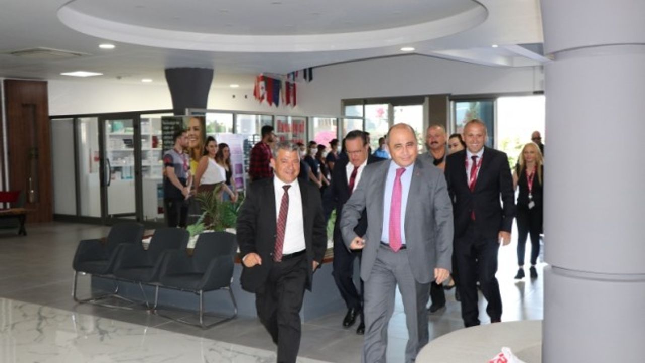 Başçeri, Kıbrıs Sağlık ve Toplum Bilimleri Üniversitesi’ni ziyaret etti