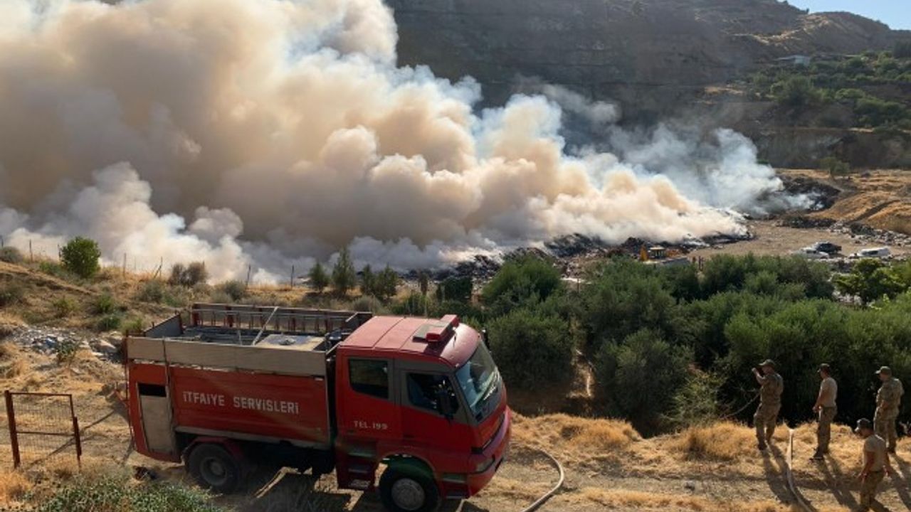 Çöplük yangınına paletli dozerle destek verilecek