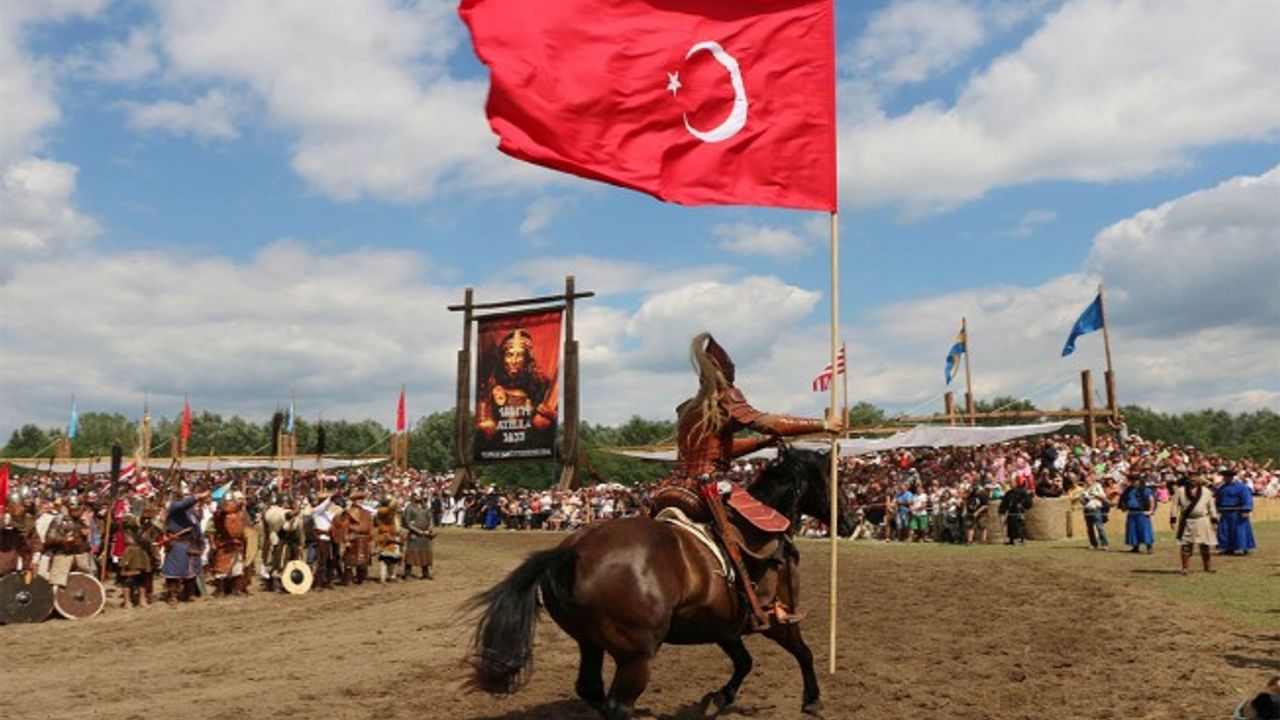 Serdar Denktaş ve Rauf Denktaş Hun-Türk Kurultayı’na davet edildi