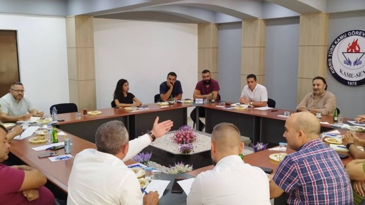12 sendika, Meclis ve Motorlu Araçlar Birimi’nde tam gün grev yapıyor