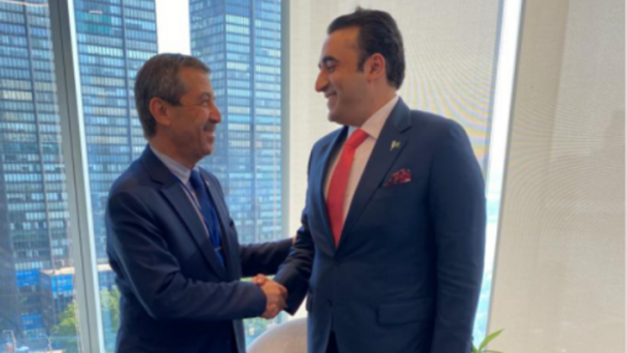 Ertuğruloğlu, Pakistan Dışişleri Bakanı Zerdari ile görüştü...