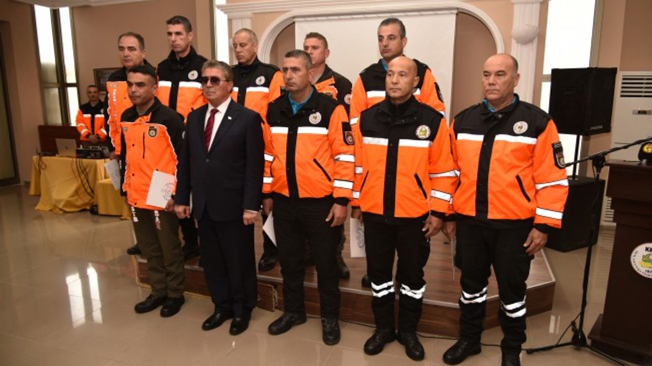 Sivil Savunma personeline Başbakan Üstel tarafından teşekkür belgesi takdim edildi