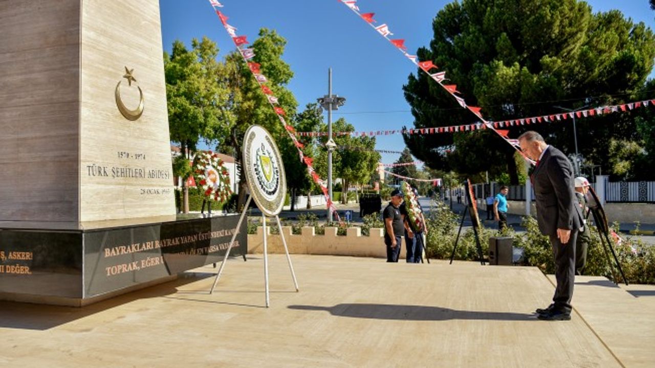Lefkoşa'daki ilk tören Şehitler Anıtı önünde düzenlendi