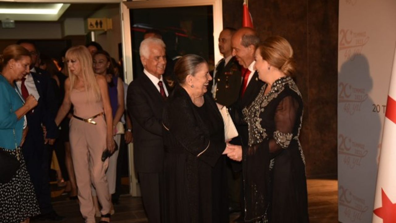 Tatar ve eşi Sibel Tatar, 20 Temmuz  resepsiyonu verdi