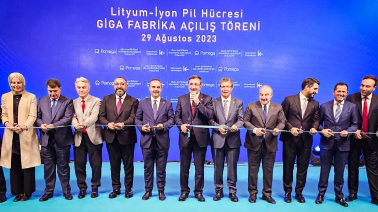 Üstel Türkiye’de Lityum-İyon Pil Hücresi Giga Fabrikası’nın açılış törenine katıldı