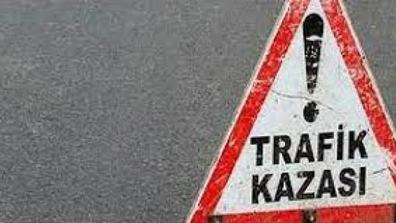 Sağ şeride geçen aracın çarptığı araç takla attı…