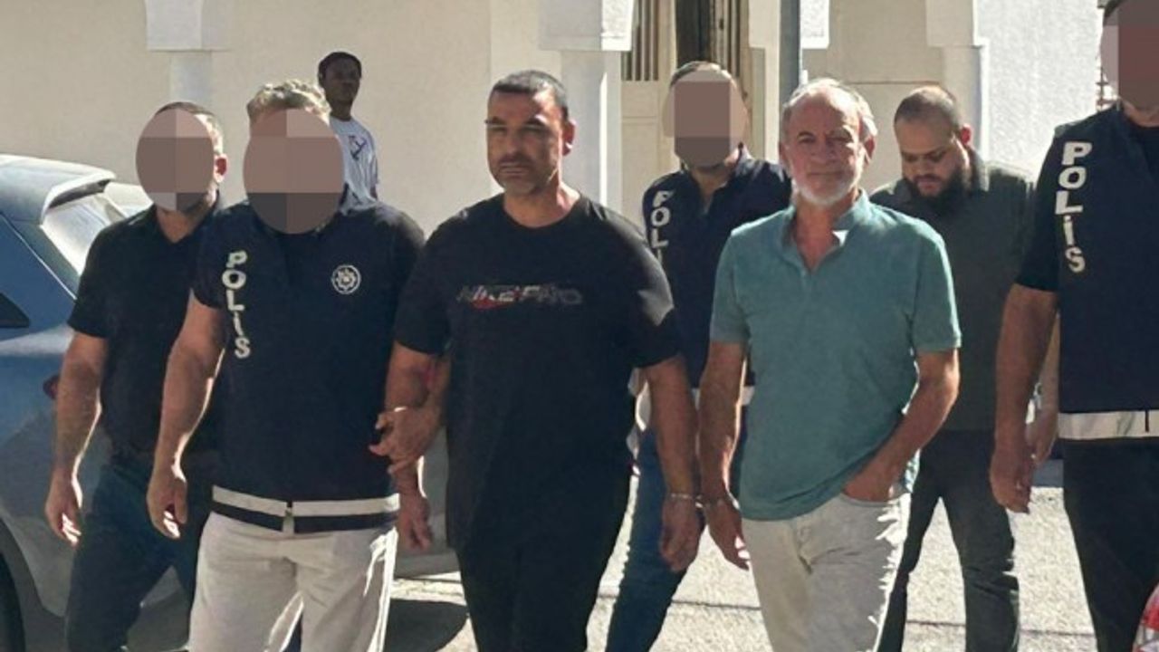 Üç eczacı ve üç doktor mahkemeye çıkarıldı