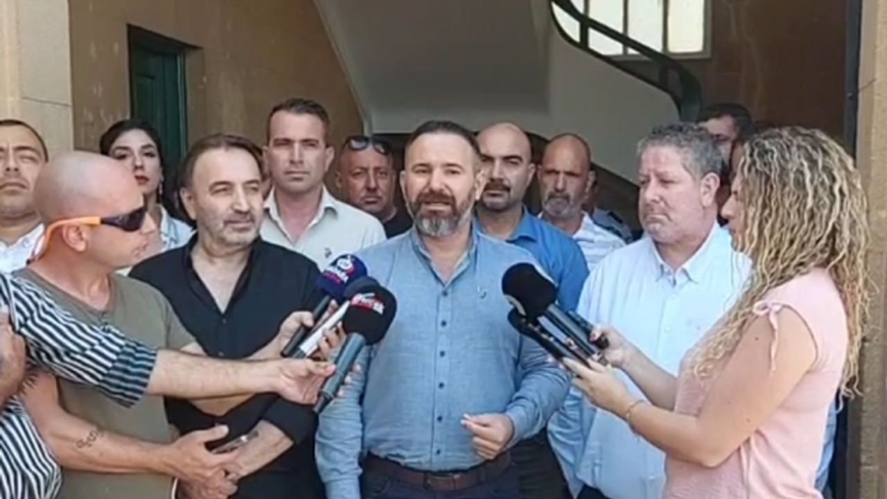 3 sendika “bina sorunu” nedeniyle Lefke Kaymakamlığı’nda uyarı grevi yaptı