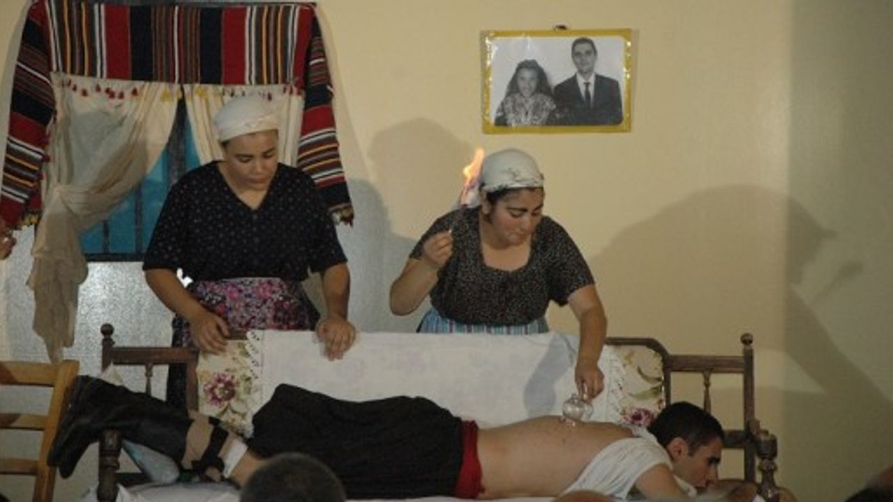 Pendoşino Daşları’ adlı oyun Aytotoro’yu sahneye taşıyor