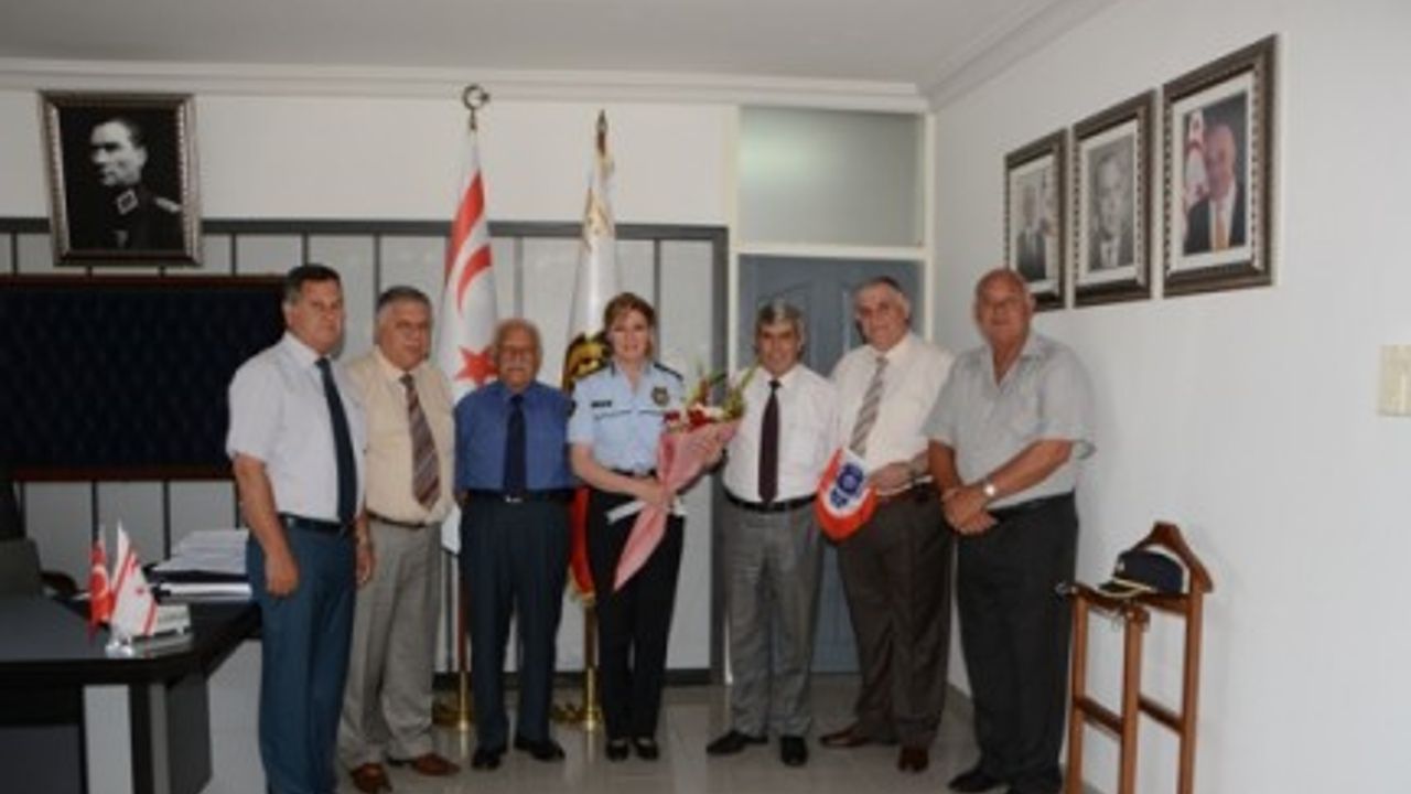 POLİS EMEKLİLERİ DERNEĞİ’NDEN BİR HEYET PERVİN GÜRLER’İ ZİYARET ETTİ