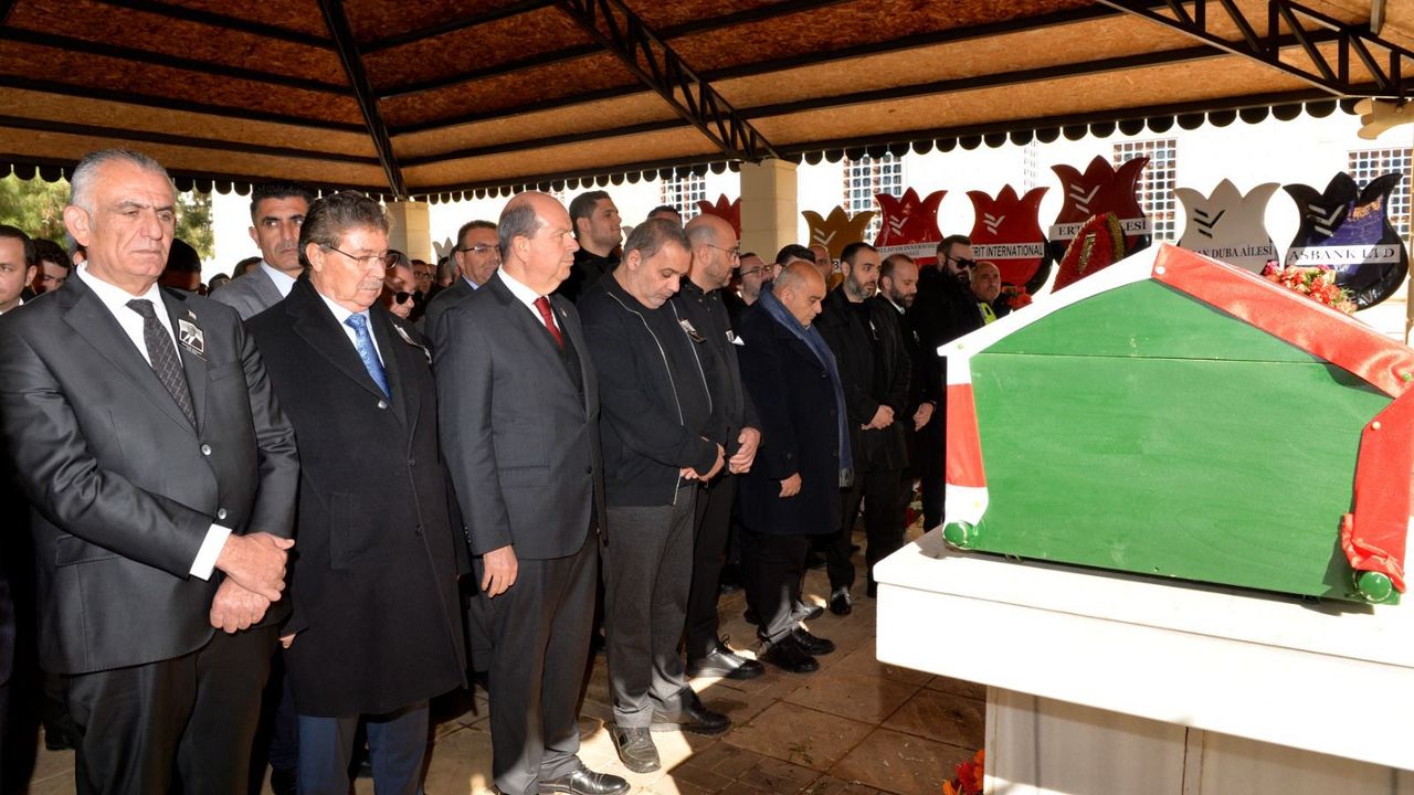 Tatar ve eşi Sibel Tatar, Erdem Oskar’ın cenaze törenine katıldı