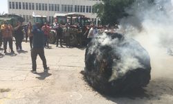 Hayvan üreticileri Başbakanlık önünde balya ve lastik yaktı…