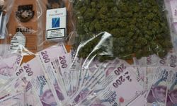 İskele'de araçlarında uyuşturucu ve 28 bin 155 TL nakit para bulunan dört kişi tutuklandı