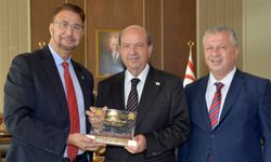 Cumhurbaşkanı Ersin Tatar, İngiltere Milletvekili Afzal Khan’ı kabul etti