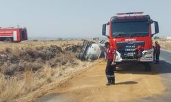 İskele-Ercan ana yolunda akaryakıt yüklü tanker devrildi