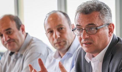 Erhürman, bir grup ekonomistle bir araya geldi
