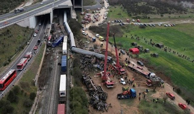 Yunanistan’da tren faciası… Ulaştırma Bakanı istifa etti...