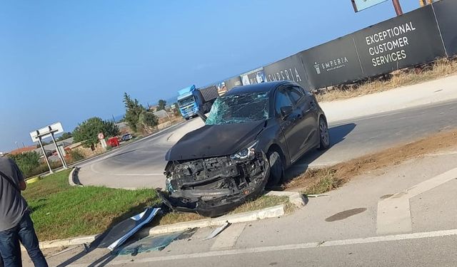 Otobüs ile araç çarpıştı, 4 kişi yaralandı