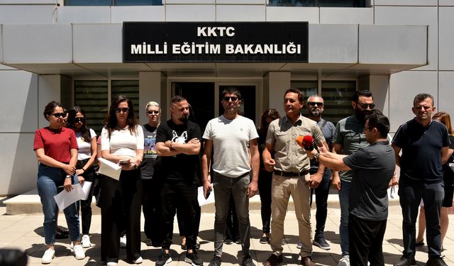 KTOEÖS, Bekirpaşa Lisesi'ndeki sınavlarla ilgili Bakanlık önünde açıklama yaptı