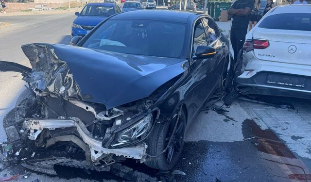 Gönyeli'de zincirleme trafik kazası