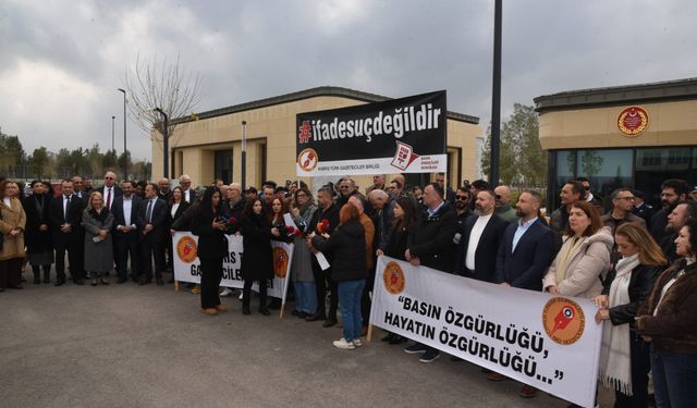 Basın-Sen ve Gazeteciler Birliği Meclis önünde eylem yaptı