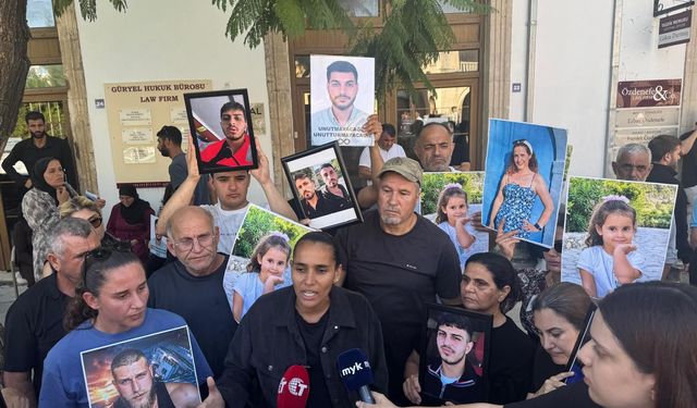 Gemi faciasında yakınlarını kaybeden aileler Girne Mahkemesi önündeydi