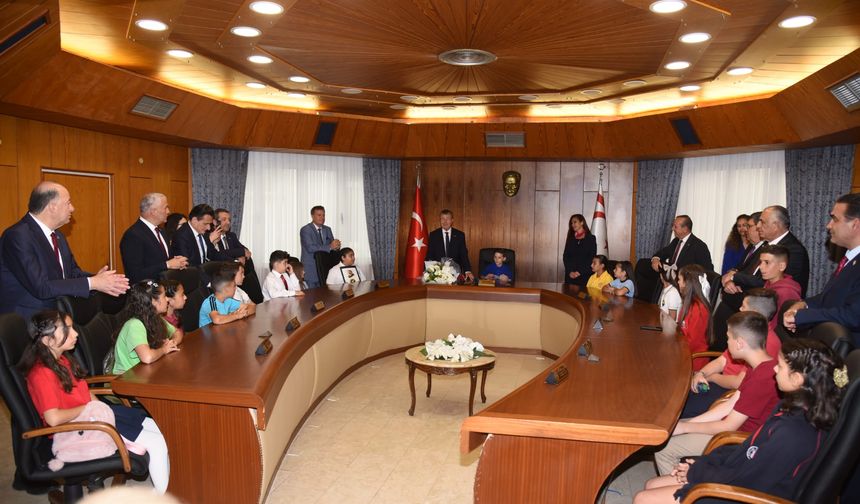 Bakanlık koltukları çocuklara devredildi