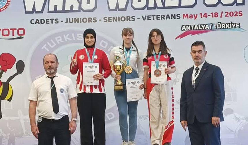 Kick-boks turnuvasında Hala Sultan İlahiyat Koleji öğrencisi Öksüz dünya ikincisi oldu