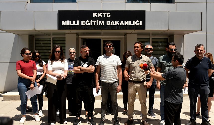 KTOEÖS, Bekirpaşa Lisesi'ndeki sınavlarla ilgili Bakanlık önünde açıklama yaptı