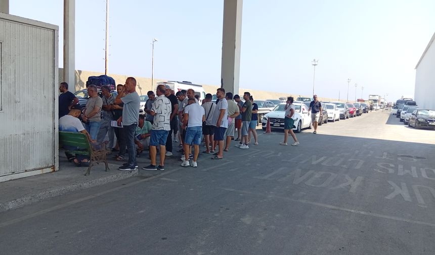 Gümrük Çalışanları Sendikası, Girne Turizm Limanı’nda iki saatlik uyarı grevi yaptı
