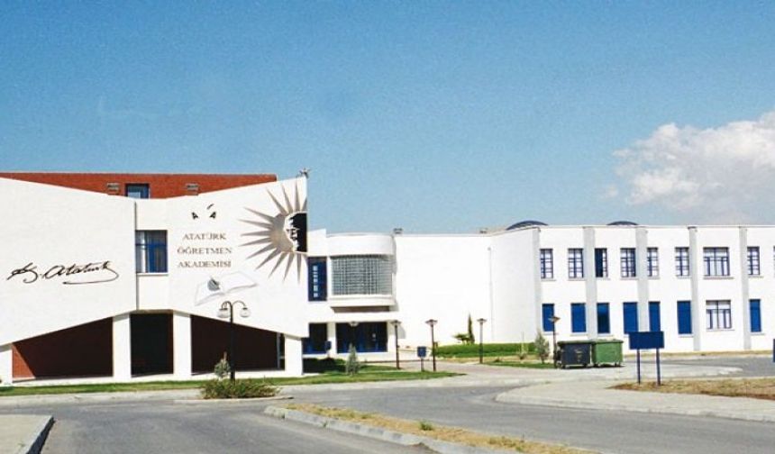Atatürk Öğretmen Akademisi Yazılı Giriş Sınavı yapılıyor