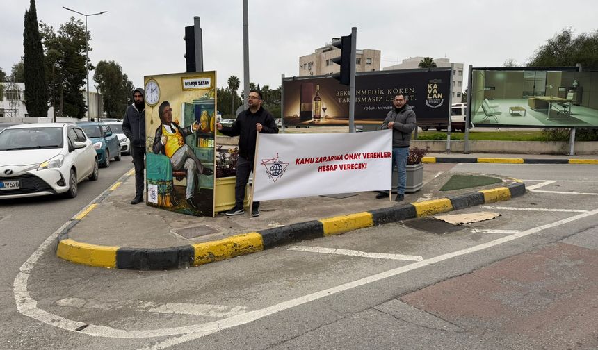 Tel-Sen, Başbakanlık ışıklarında pankart açarak bildiri dağıttı