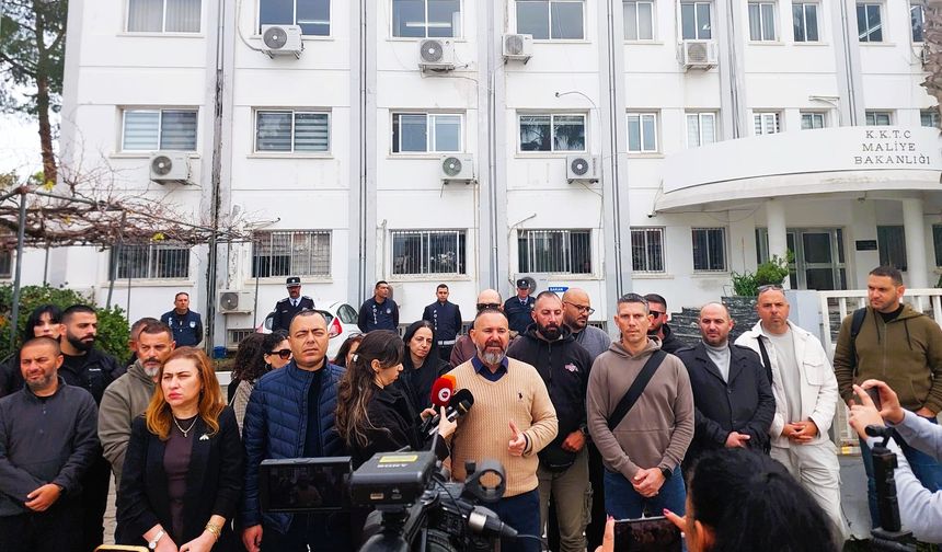 KTAMS, Maliye Bakanlığı önünde basın açıklaması yaptı