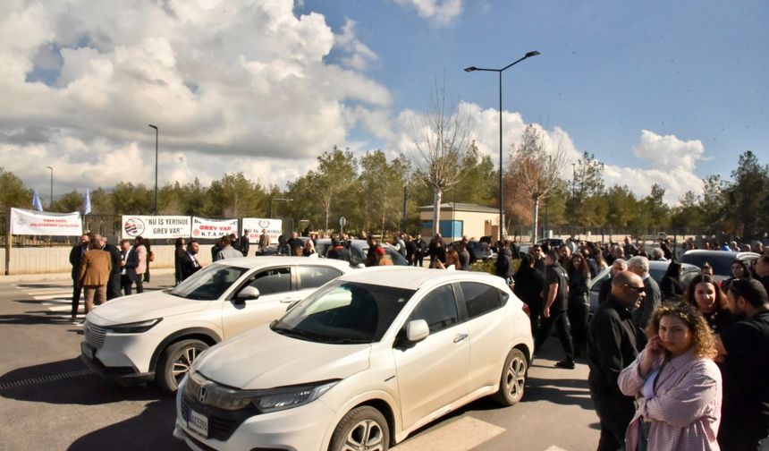 Eylemciler, Fiber optik protokolüne karşı Meclis önünde toplandı