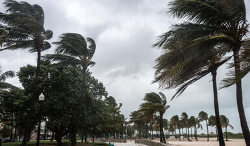 Hava sıcaklığı 4 derece düşecek, çarşamba ve perşembe sağanak yağmur bekleniyor