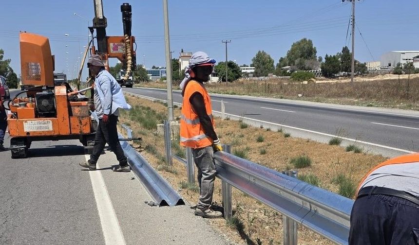 Lefkoşa-Güzelyurt ana yolunda oto korkuluk çakım işleri başladı