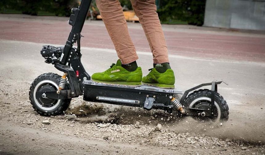 Elektrikli scooterler ve E-mopedin trafikte kullanımında düzenleme yapıldı…
