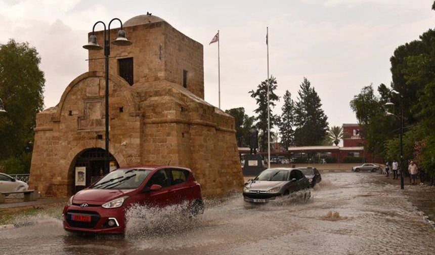 Meteoroloji, bugün saat 12.00’den 17.00’ye kadar kuvvetli yağış uyarısı yaptı