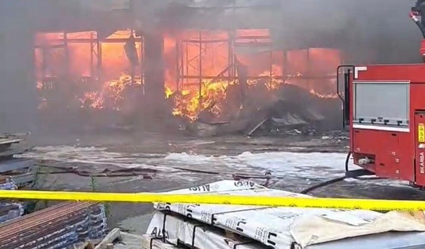 Alayköy Sanayi Bölgesi'nde yangın…Ekiplerin müdahalesi sürüyor